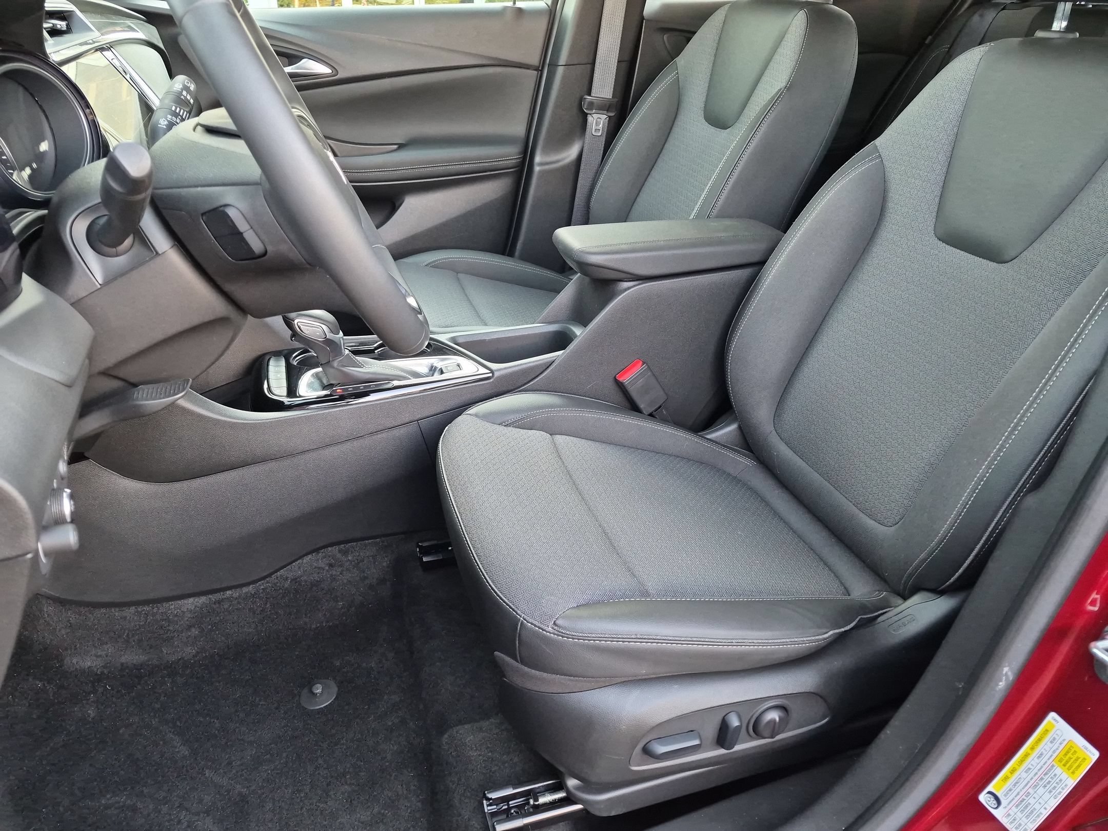 Certified 2023 Buick Encore GX Select w/ Sport Touring Package FWD image 18
