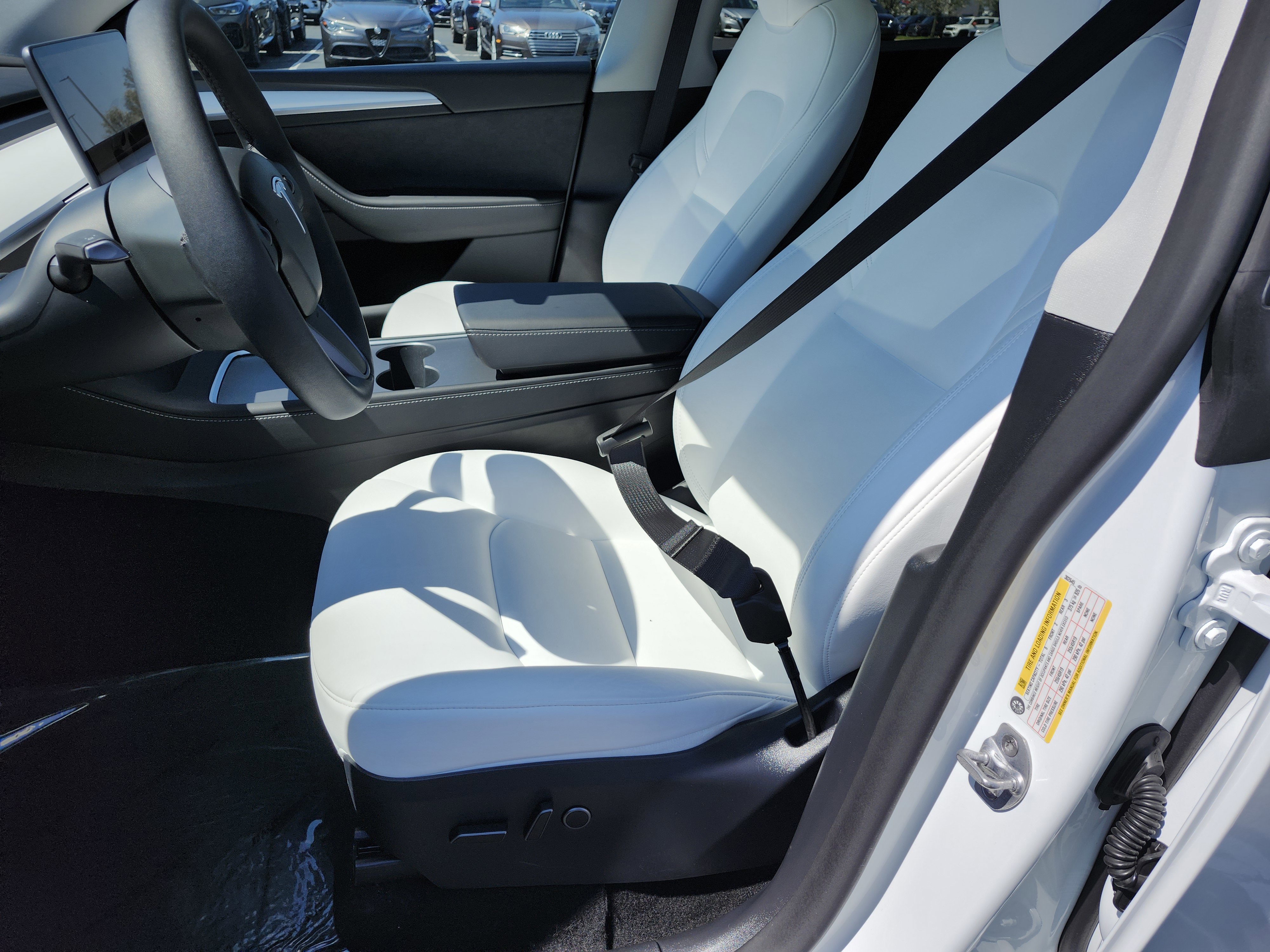 Used 2024 Tesla Model Y Long Range AWD/4WD image 24