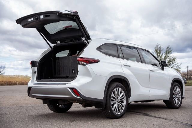 Used 2024 Toyota Highlander Platinum AWD/4WD image 5