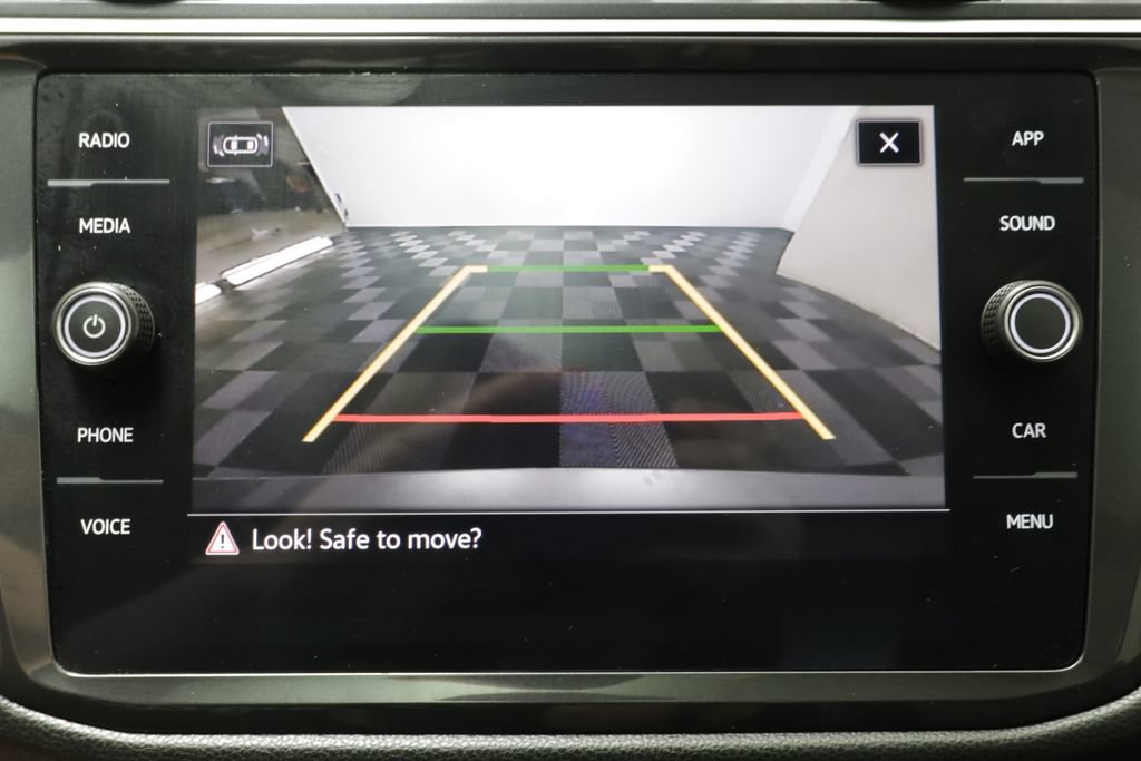 Certified 2023 Volkswagen Tiguan SE R-Line AWD/4WD image 10
