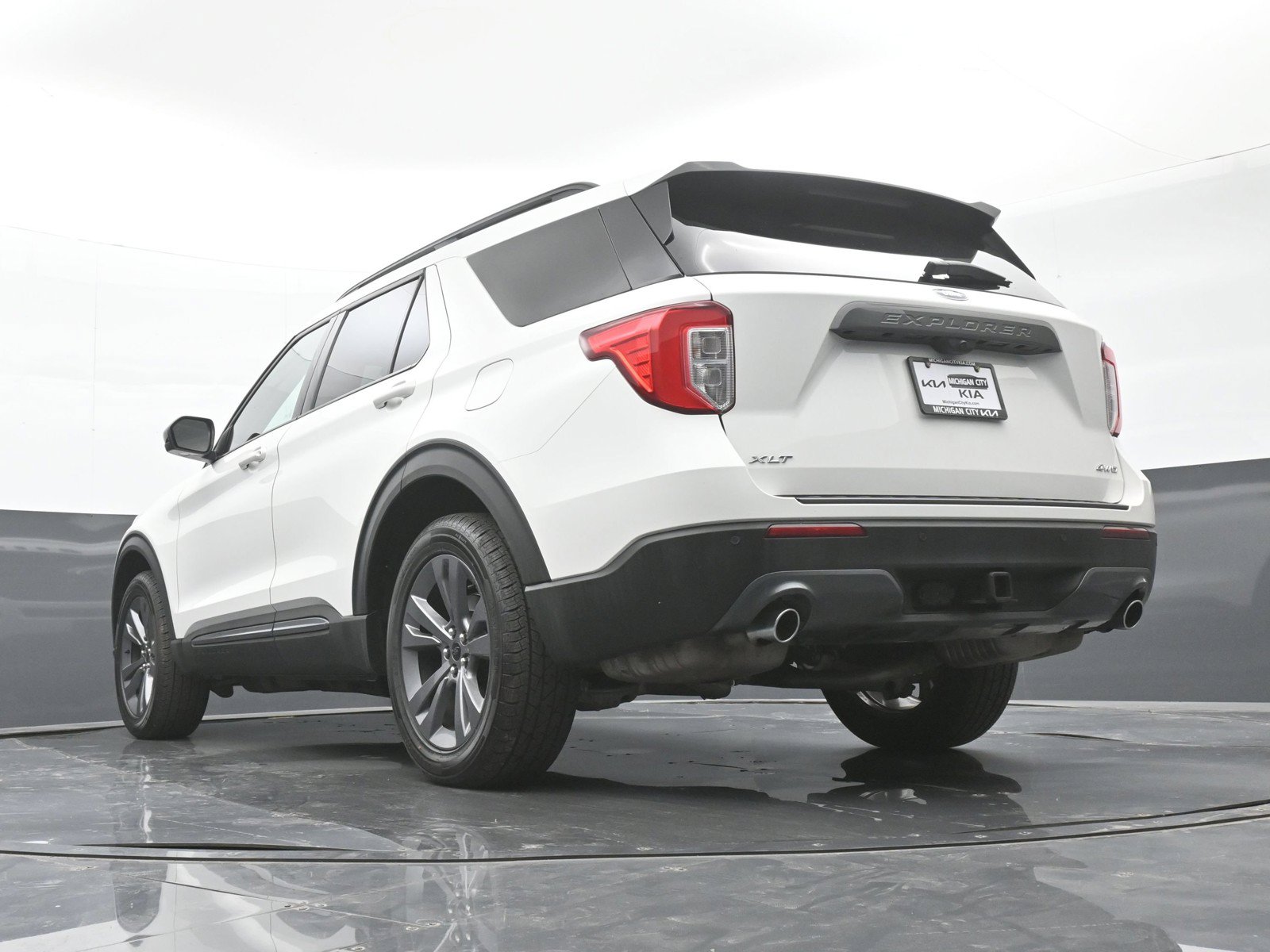 Used 2023 Ford Explorer XLT w/ Equipment Group 202A AWD/4WD image 38
