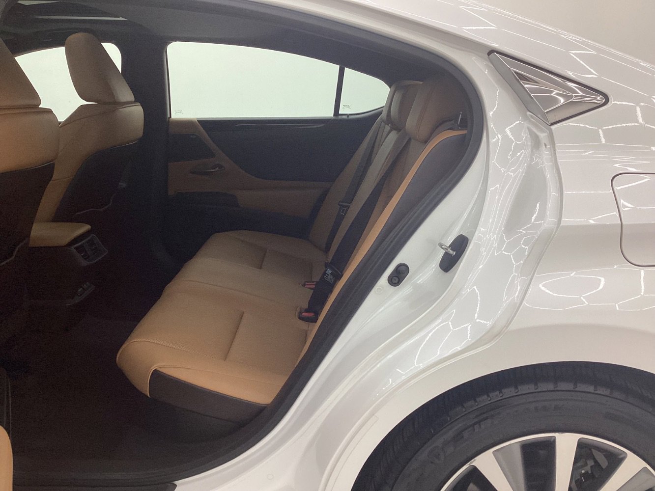 Used 2020 Lexus ES 300h w/ Premium Package image 20