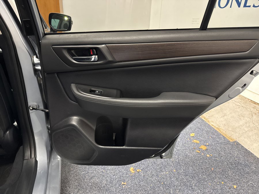 Used 2017 Subaru Legacy 2.5i Limited w/ Popular Package #4 image 10