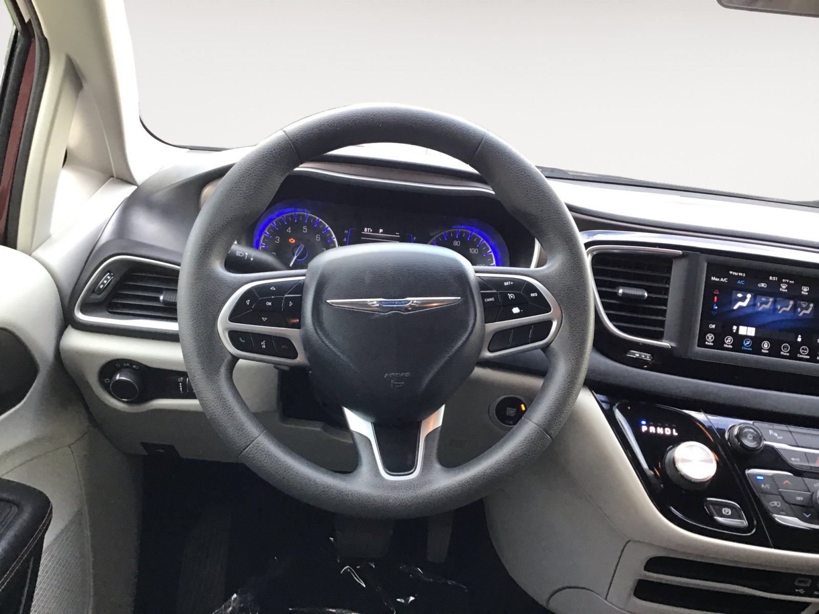 Used 2018 Chrysler Pacifica L FWD image 15