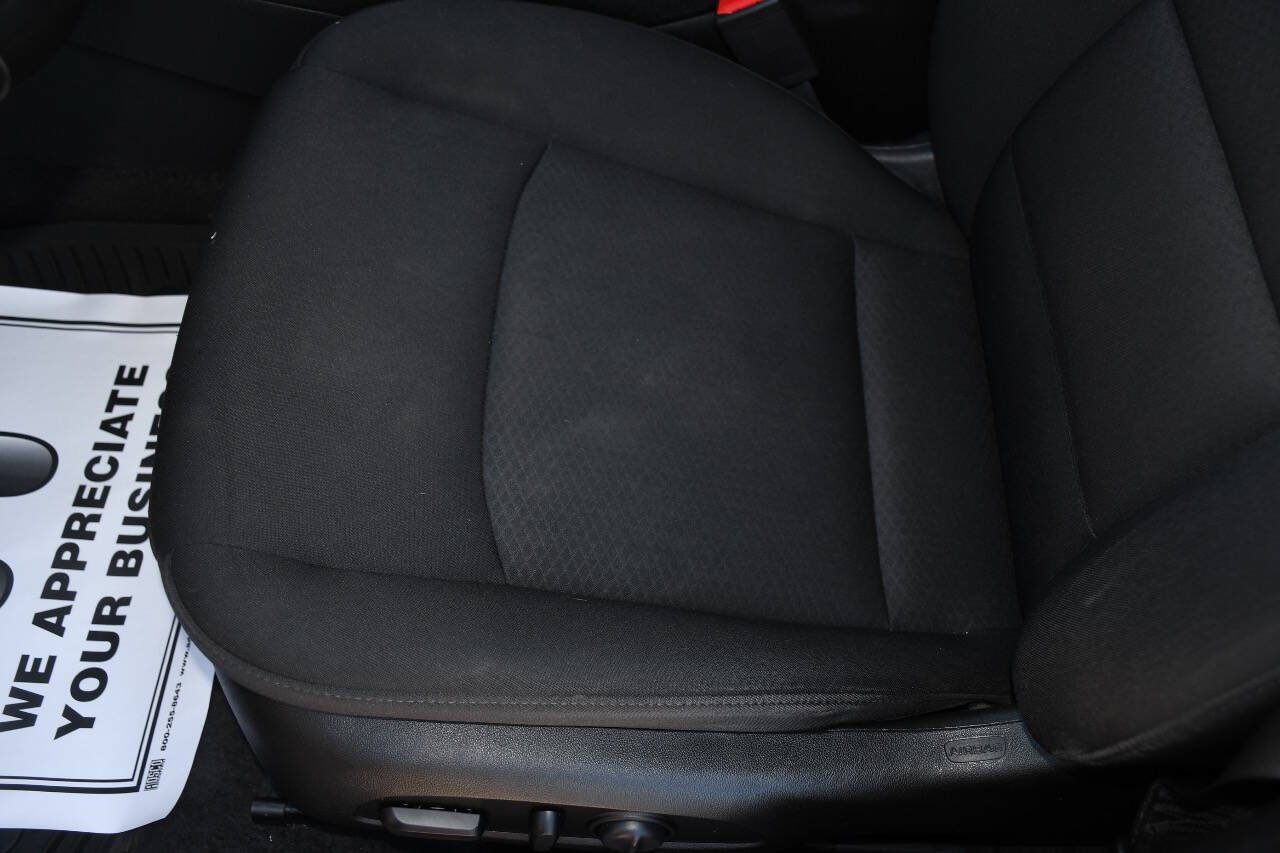 Used 2018 Chevrolet Malibu LT FWD image 13