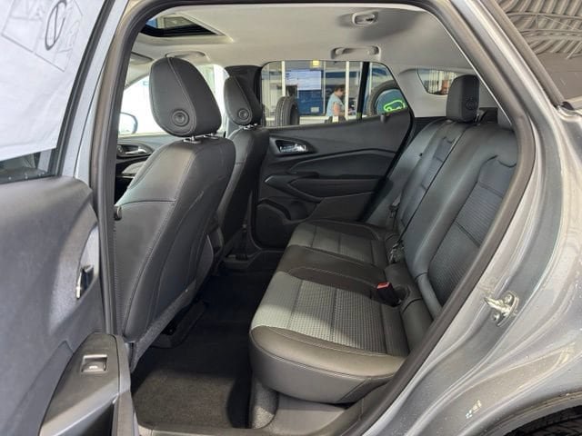 New 2026 Chevrolet Trax LT w/ Sunroof Package FWD image 9