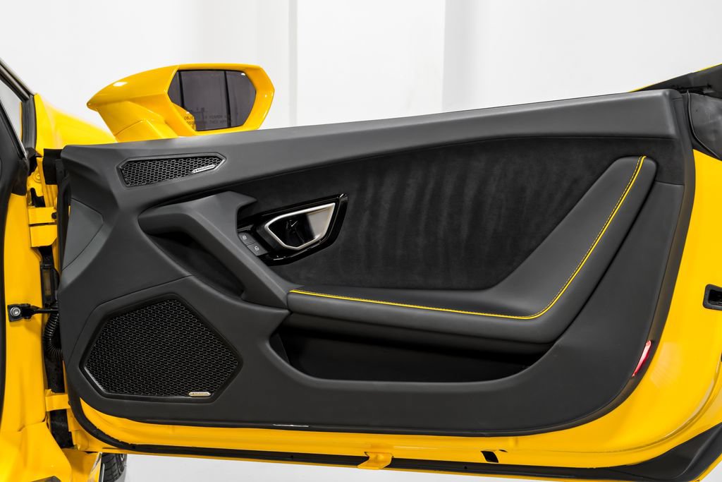 Used 2022 Lamborghini Huracan EVO RWD image 37