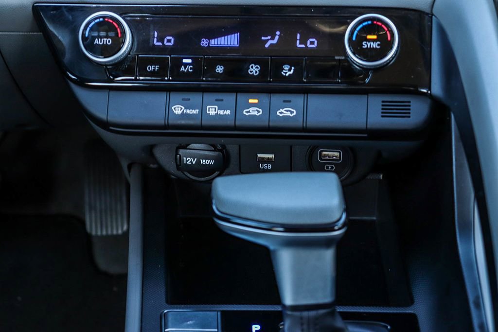 Used 2023 Hyundai Elantra SEL image 15