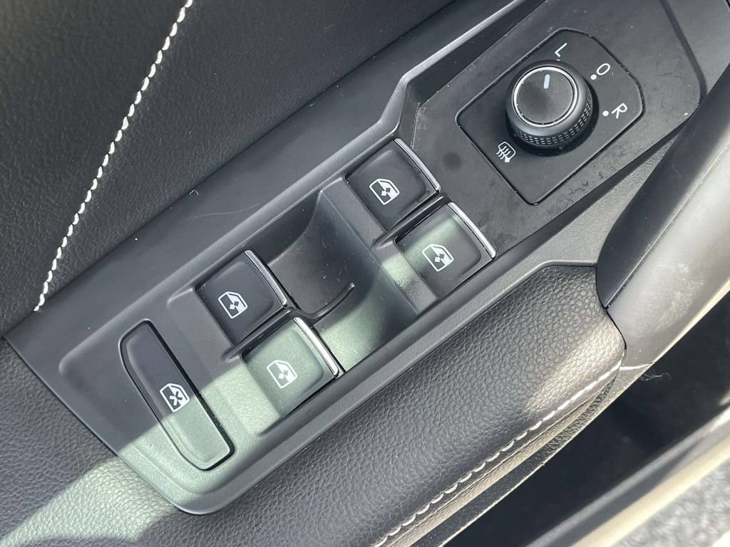 Used 2022 Volkswagen Tiguan SE FWD image 22
