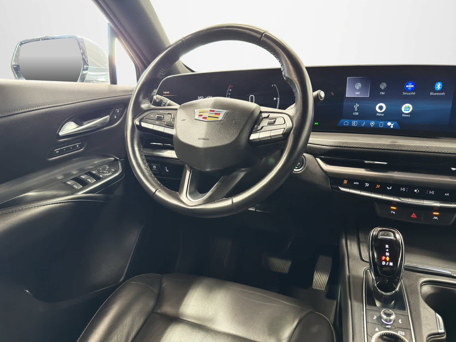 Used 2024 Cadillac XT4 Premium Luxury image 17