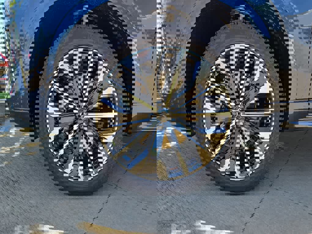 New 2026 Volvo XC90 B6 Plus w/ Protection Package Premier image 4