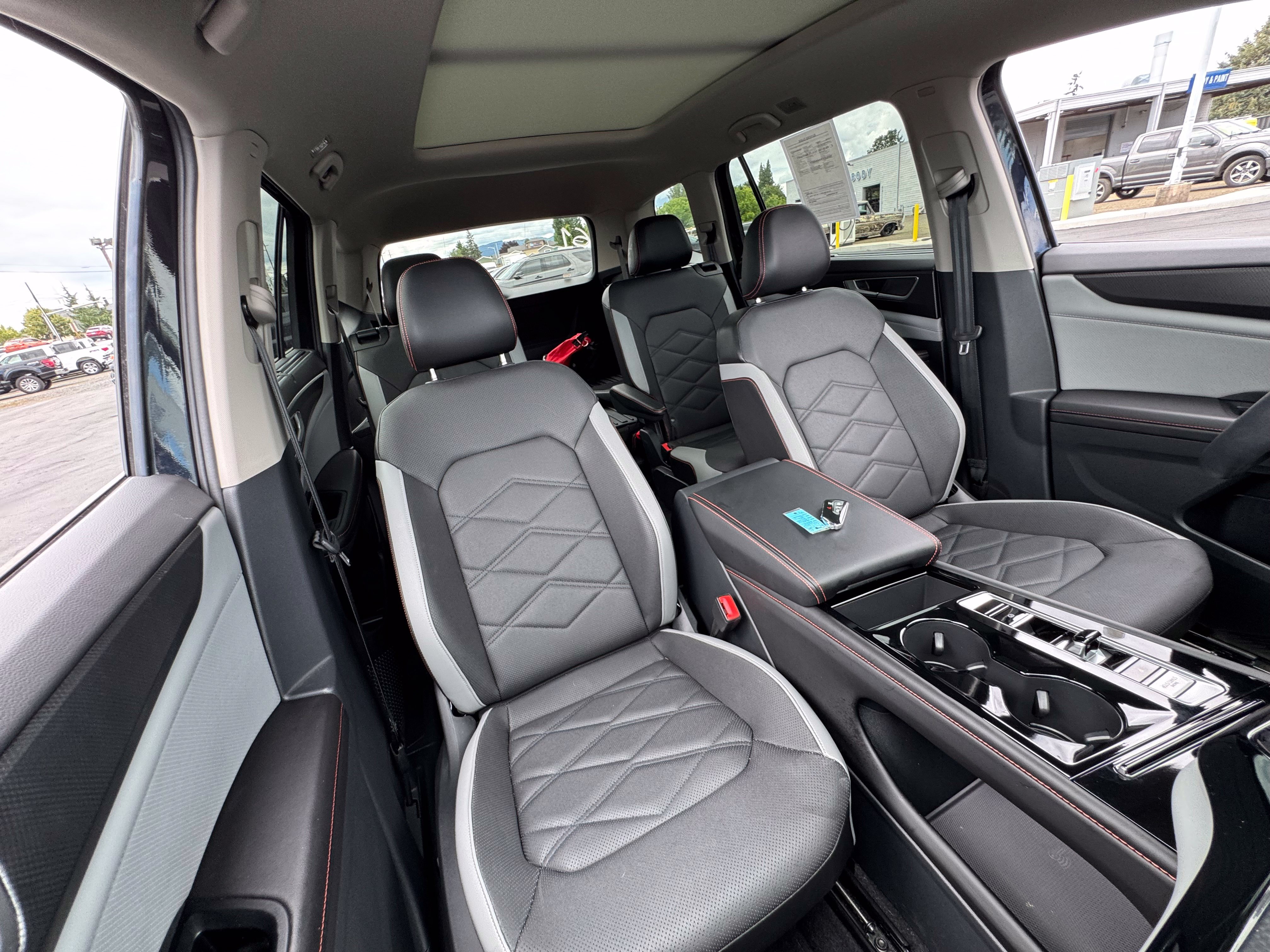 Used 2024 Volkswagen Atlas Peak Edition SEL AWD/4WD image 24