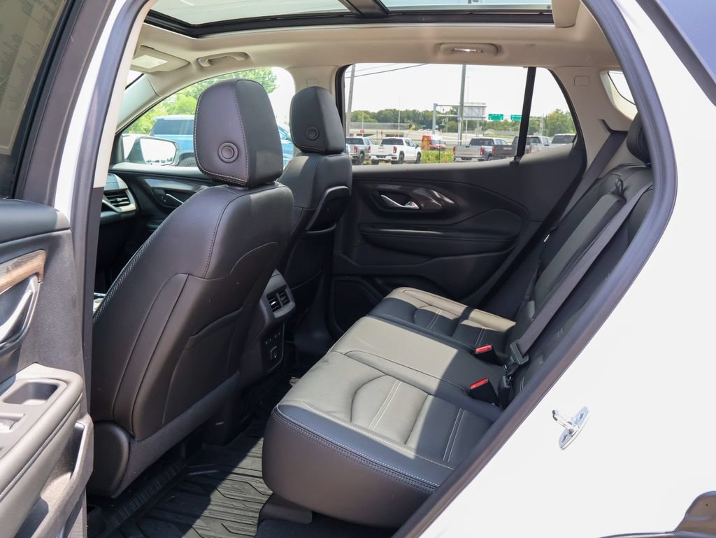 Used 2024 GMC Terrain Denali w/ Denali Premium Package AWD/4WD image 12