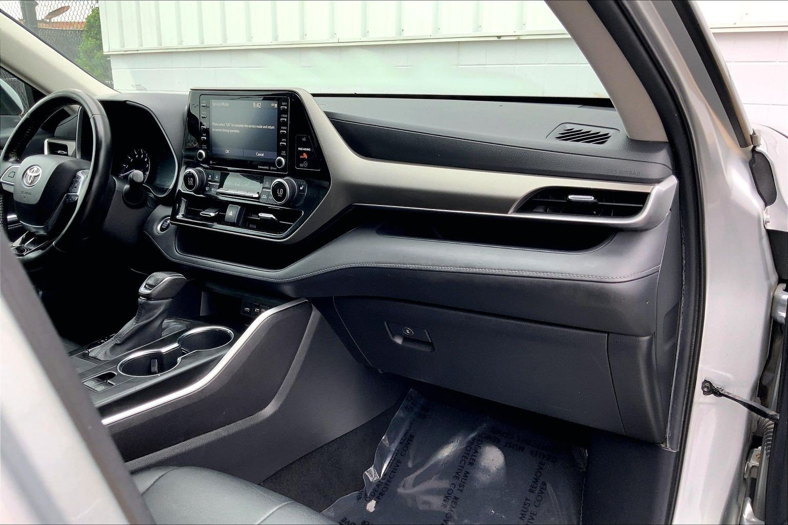 Used 2021 Toyota Highlander XLE FWD image 21