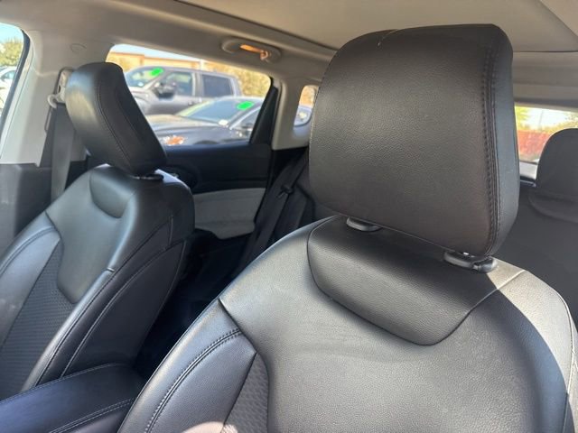 Used 2022 Jeep Compass Latitude w/ Sun and Sound Group image 9