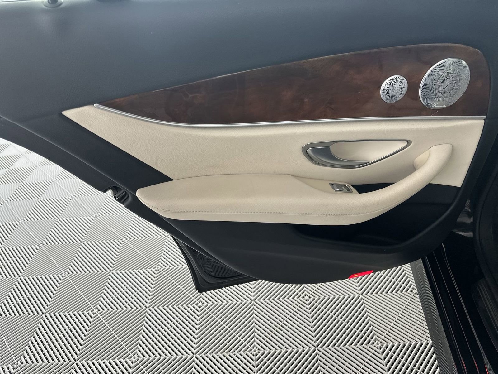 Used 2018 Mercedes-Benz E 300 image 30