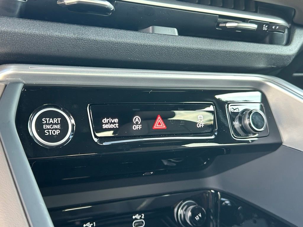 Used 2025 Audi Q5 Premium w/ Convenience Package image 34