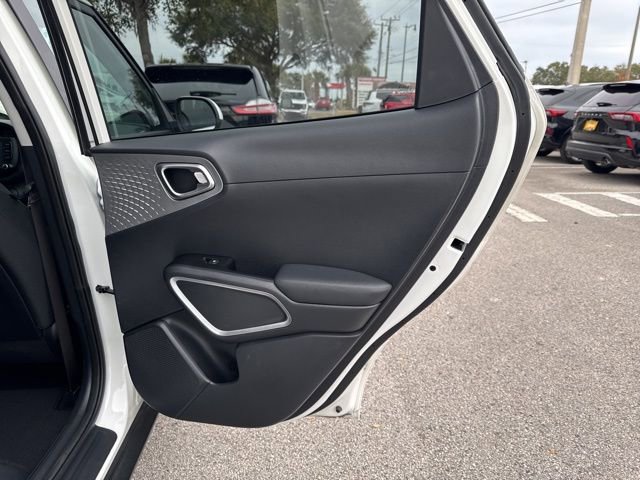Used 2025 Kia Soul LX w/ LX Technology Package image 17