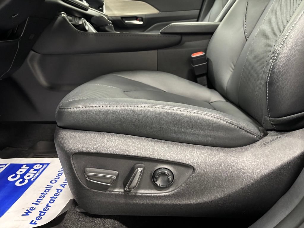 Used 2026 Toyota Grand Highlander AWD image 12