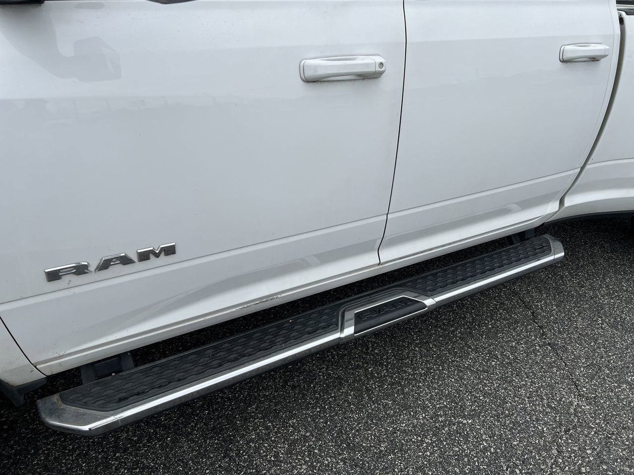 Used 2021 RAM 3500 Big Horn image 39