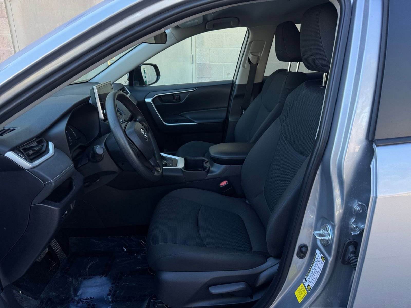 Used 2025 Toyota RAV4 LE AWD/4WD image 25