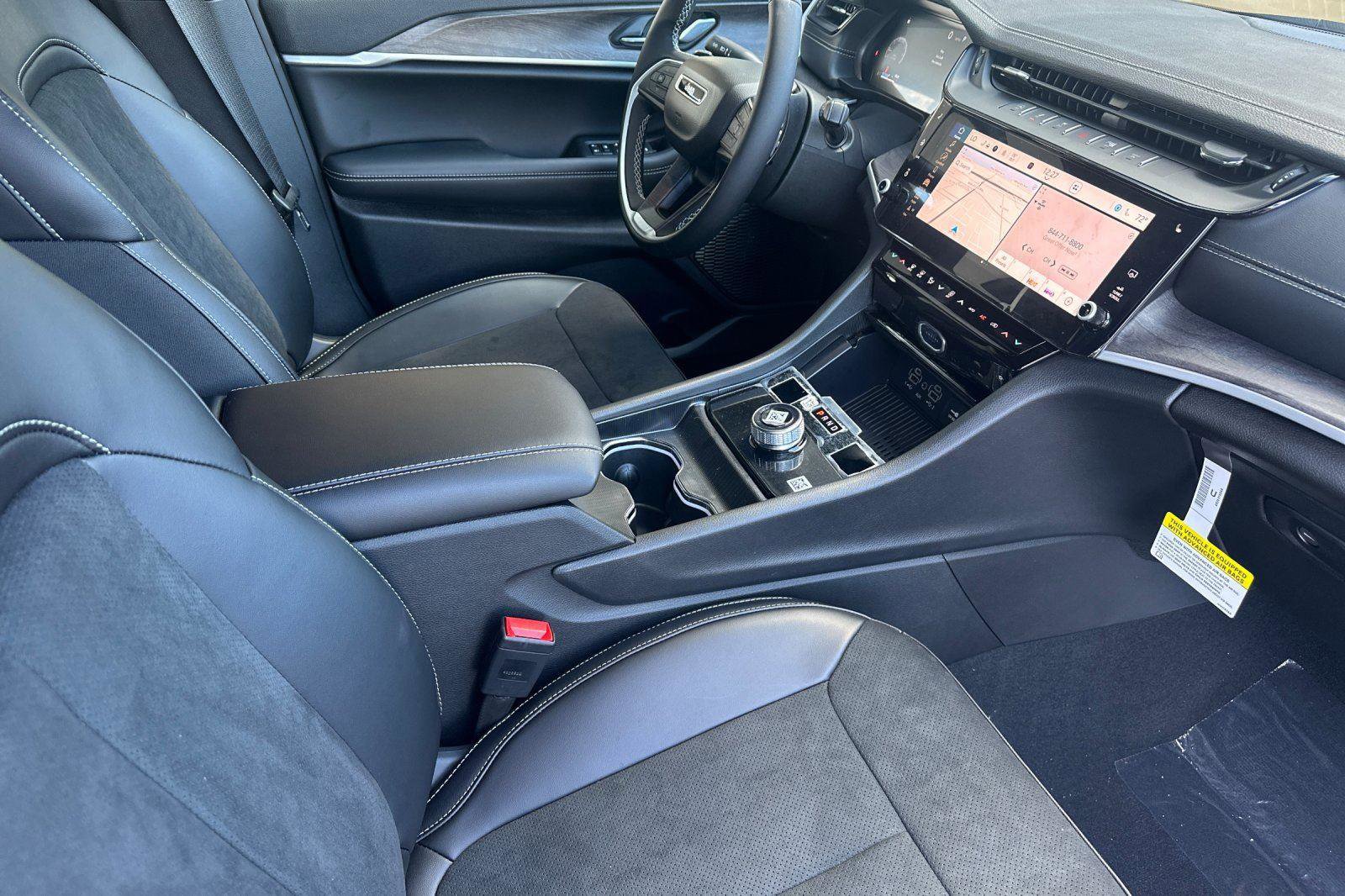 New 2026 Jeep Grand Cherokee Altitude image 14