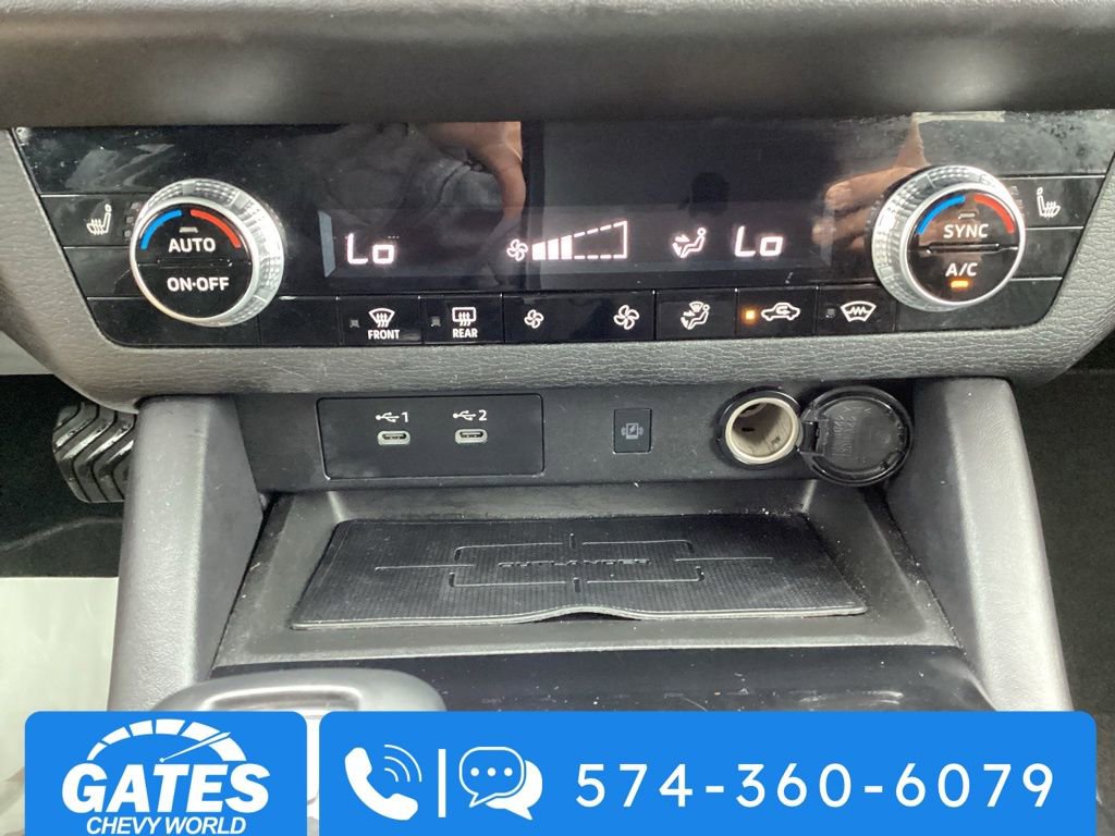 Used 2025 Mitsubishi Outlander SE image 20