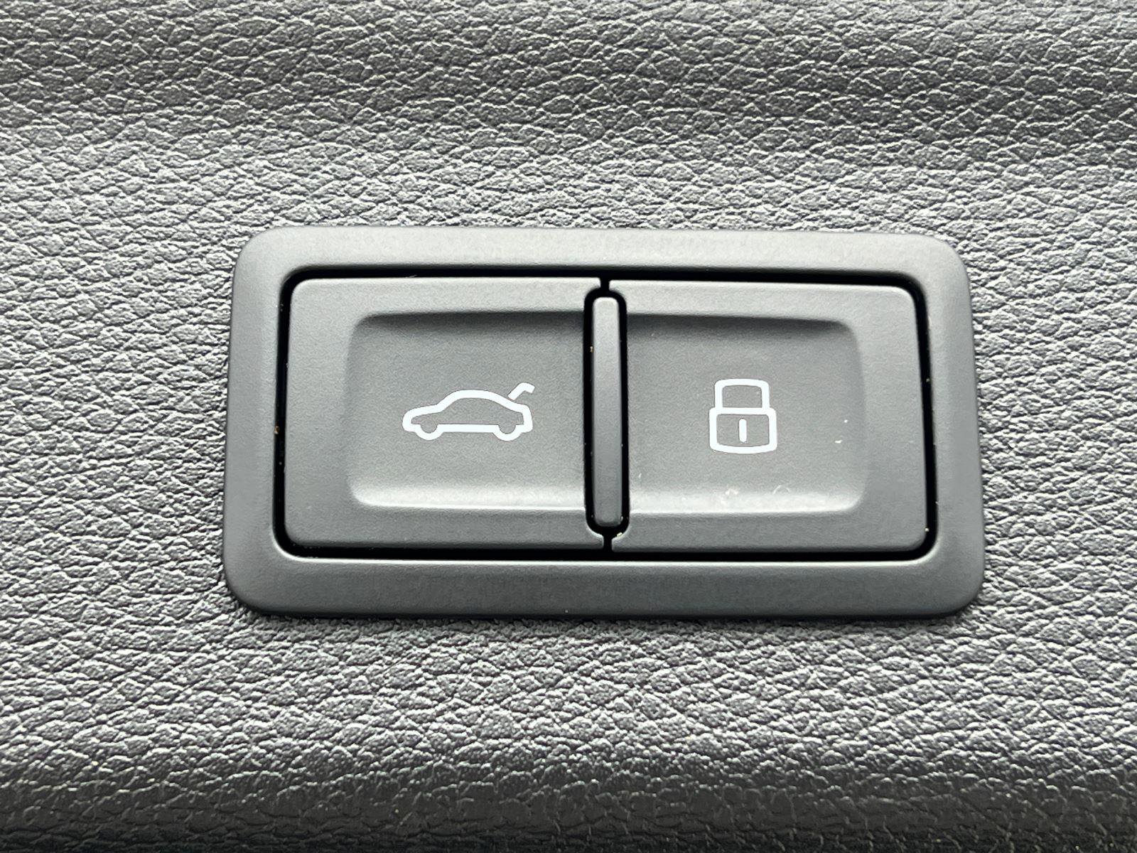 Certified 2025 Audi Q3 2.0T Premium w/ Convenience Package image 19