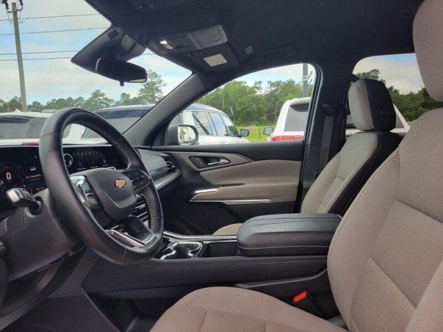 Used 2025 Chevrolet Traverse LT w/ Driver Confidence Package FWD image 11