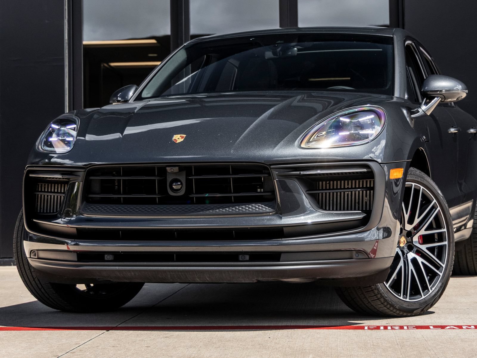 Certified 2024 Porsche Macan S AWD/4WD image 7