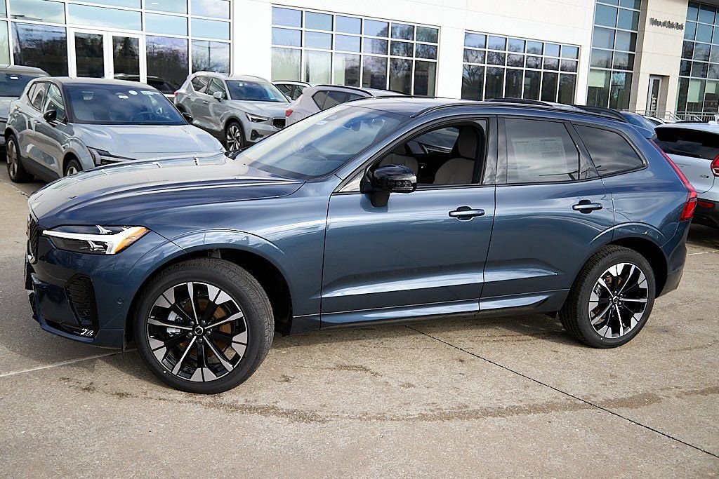 New 2026 Volvo XC60 B5 Plus w/ Protection Package Premier image 3