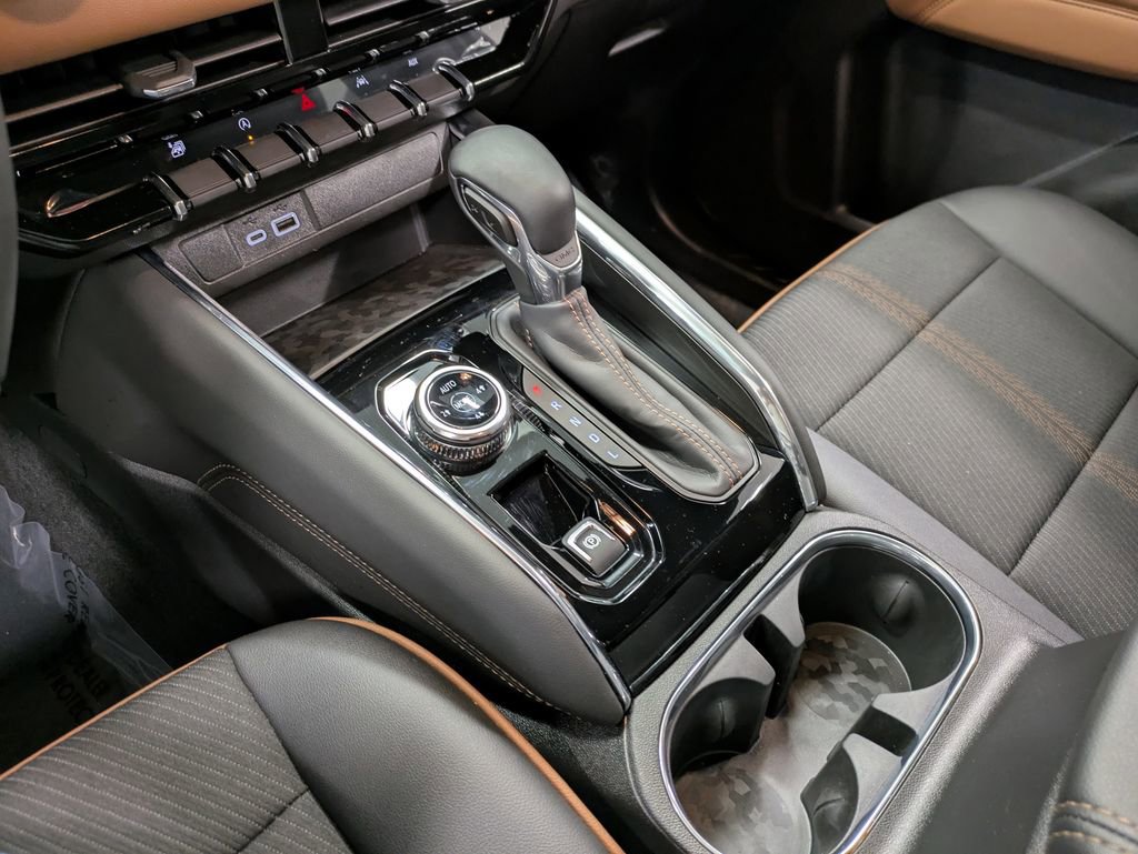 Used 2025 GMC Canyon AT4 image 14