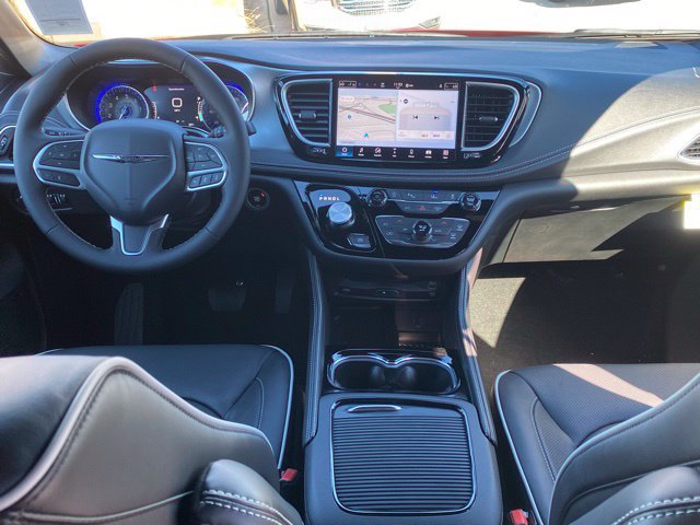 New 2026 Chrysler Pacifica Limited w/ Uconnect Theater Family Group AWD/4WD image 38