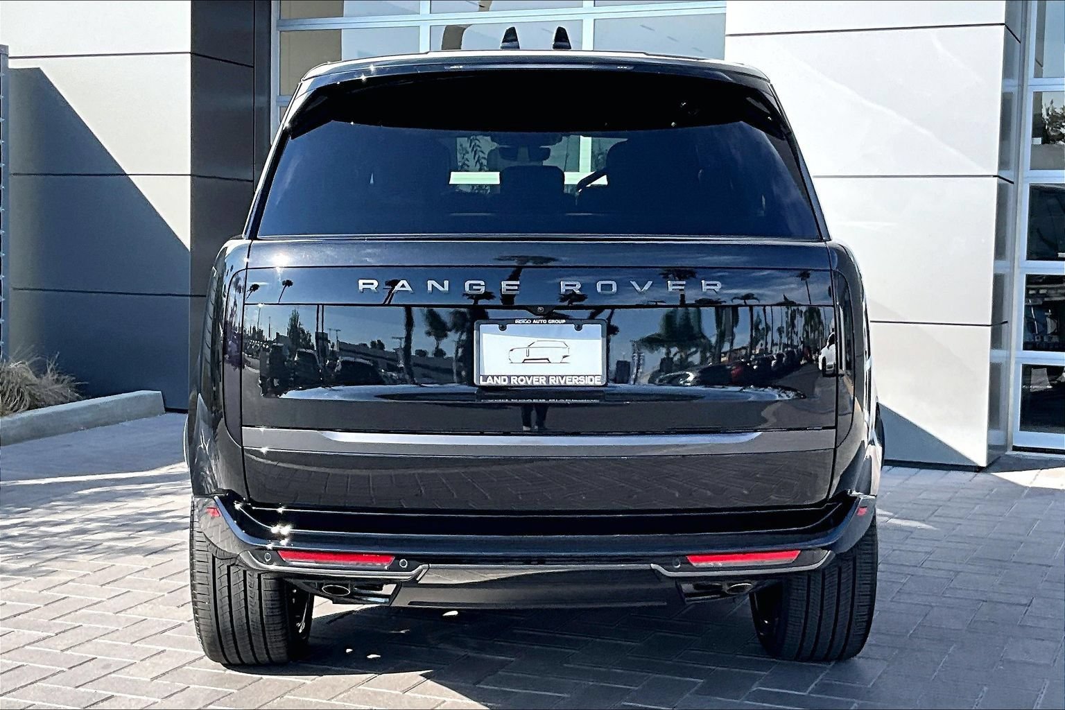 New 2026 Land Rover Range Rover Long Wheelbase SE AWD/4WD image 4