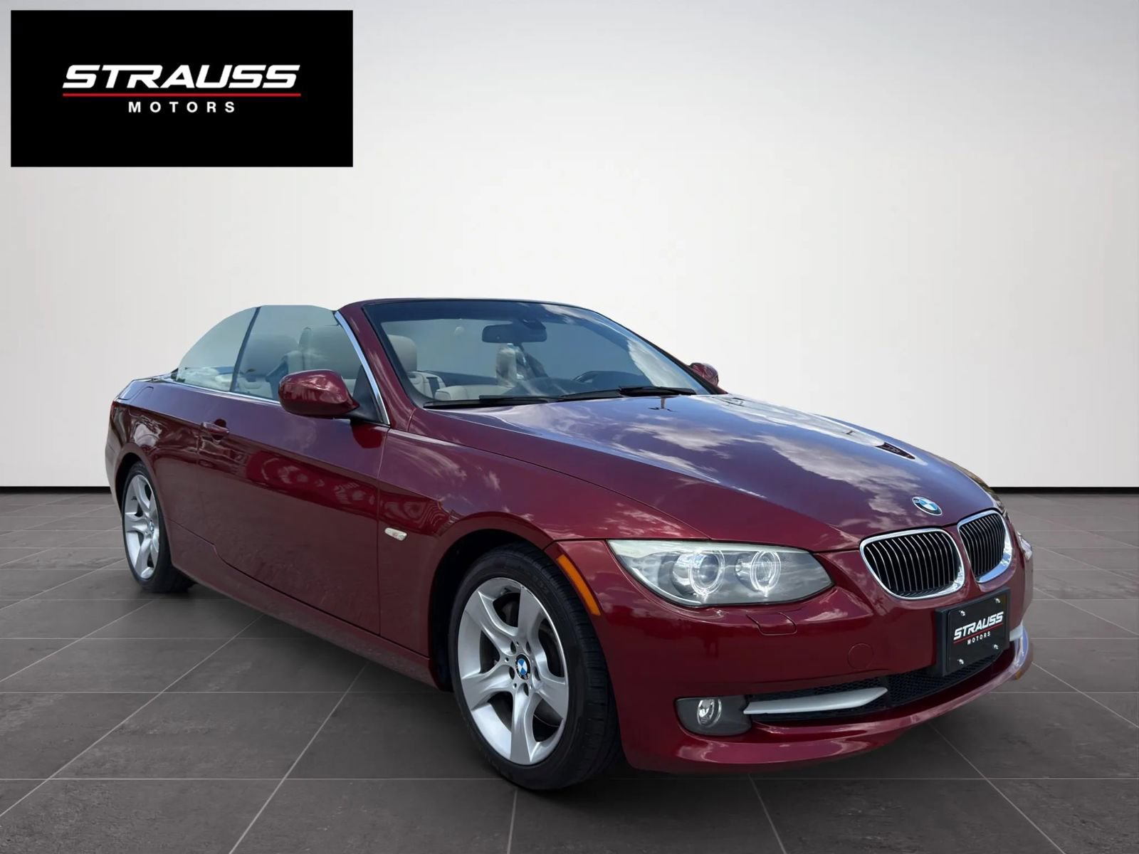 Used 2011 BMW 335i Convertible w/ Premium Pkg RWD image 1