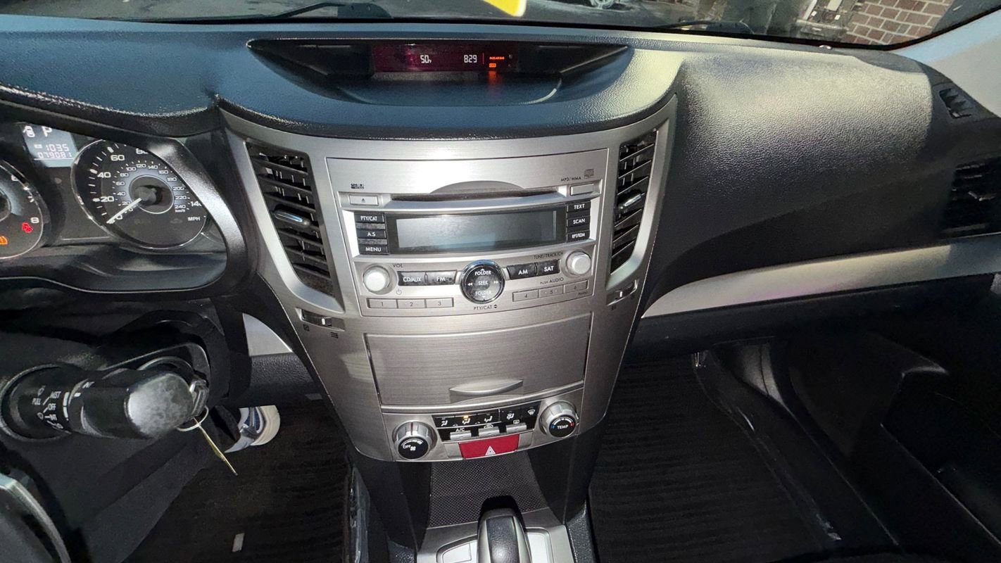 Used 2010 Subaru Legacy 2.5i Premium image 12