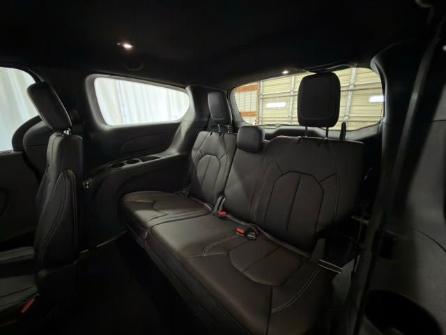 New 2027 Chrysler Pacifica Select FWD image 21