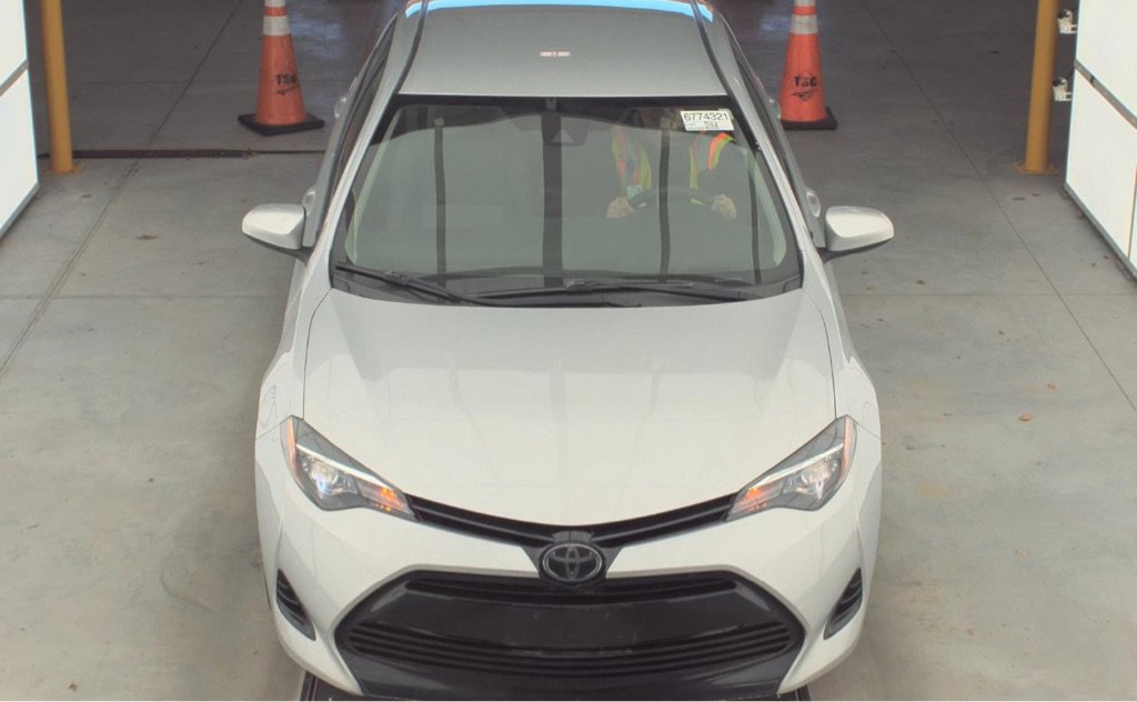 Used 2018 Toyota Corolla LE image 2