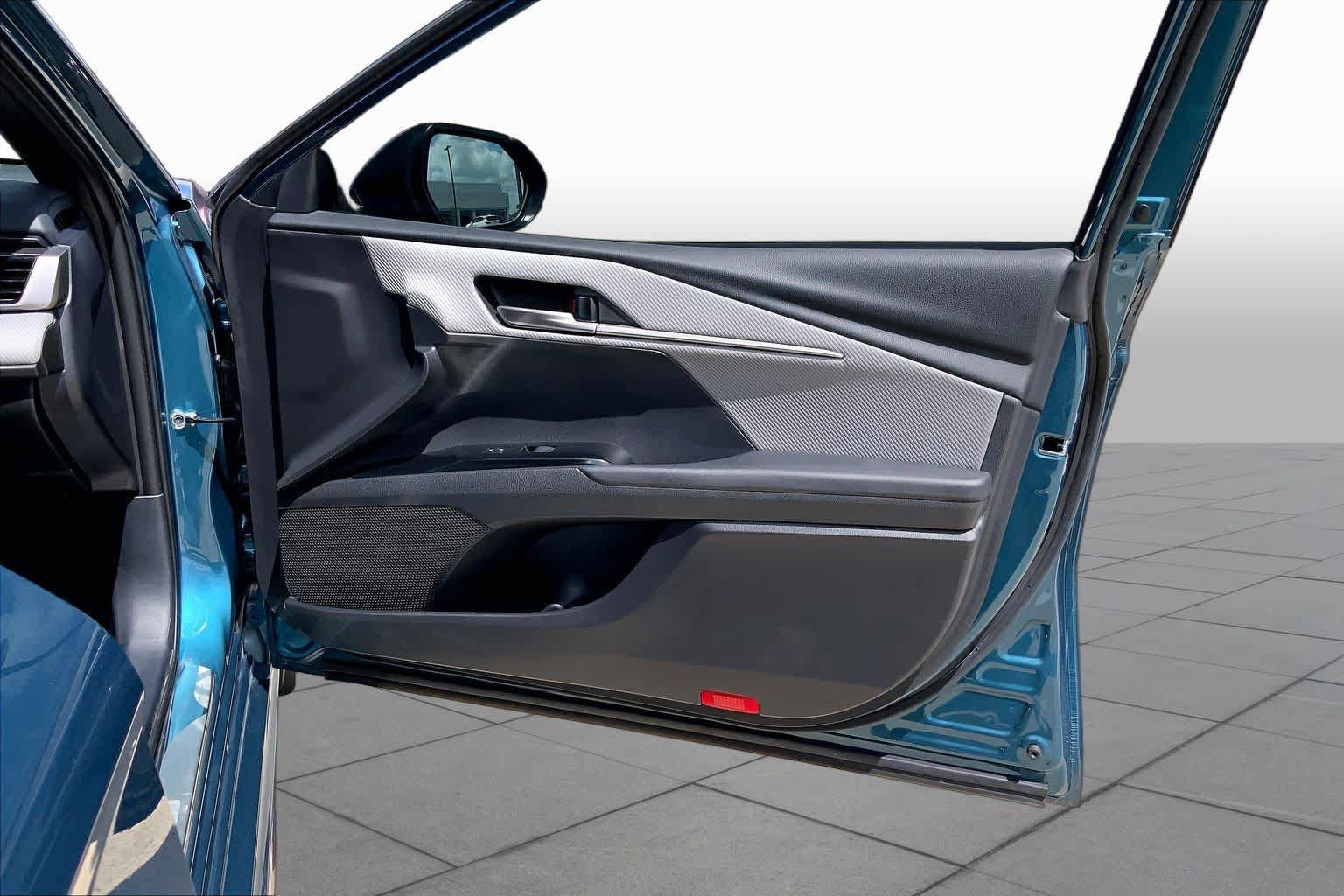 Used 2025 Toyota Camry SE FWD image 43