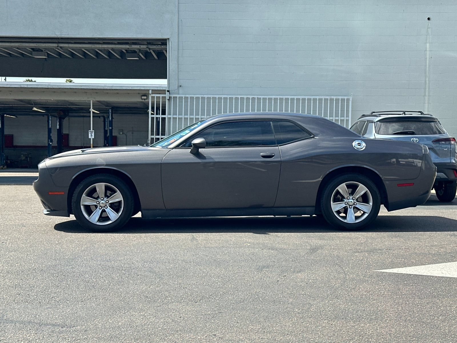 Used 2015 Dodge Challenger SXT RWD image 2