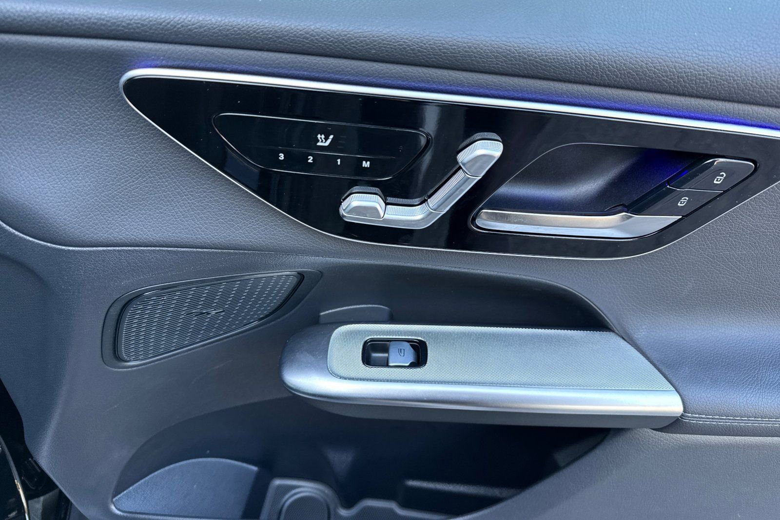 Certified 2025 Mercedes-Benz GLC 300 image 32