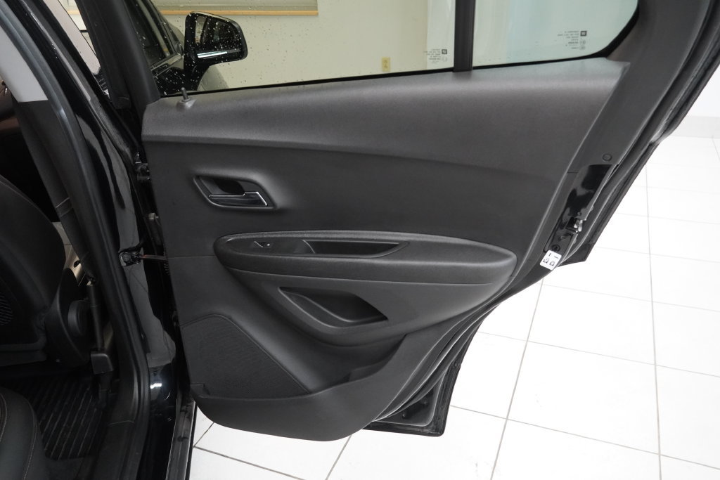 Used 2019 Chevrolet Trax LT w/ LT Convenience Package FWD image 20