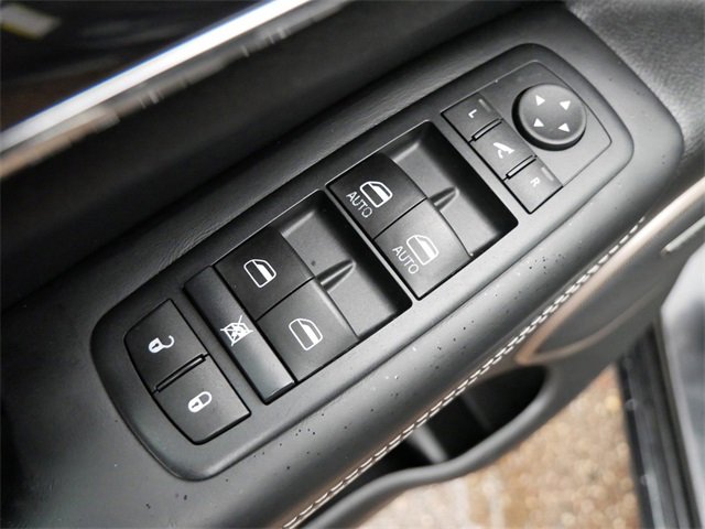 Used 2015 Jeep Grand Cherokee Overland image 13