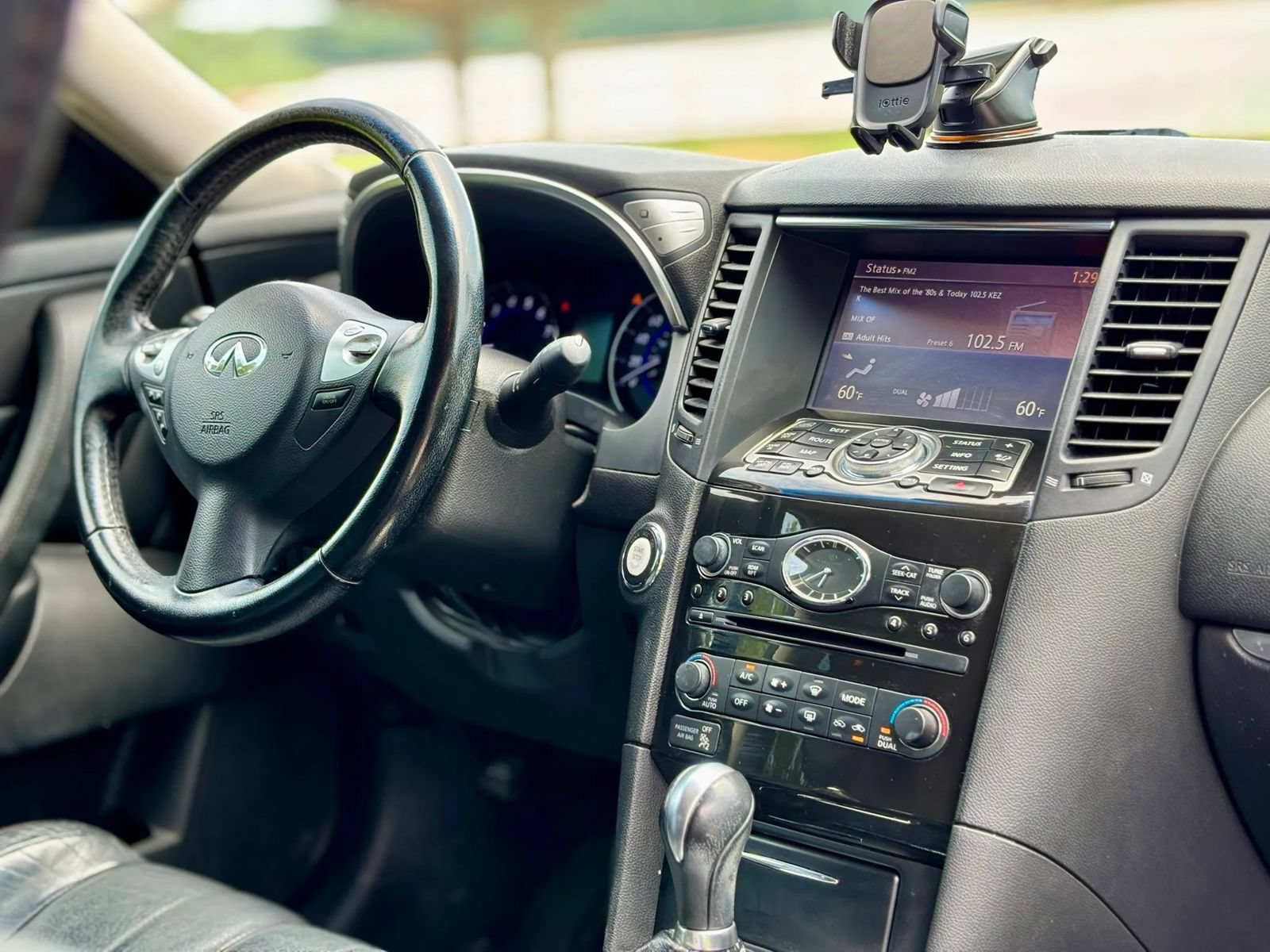 Used 2017 INFINITI QX70 AWD w/ Premium Package image 16