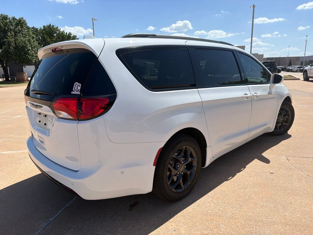 Used 2020 Chrysler Pacifica Touring-L Plus w/ Advanced Safetytec Group FWD image 4