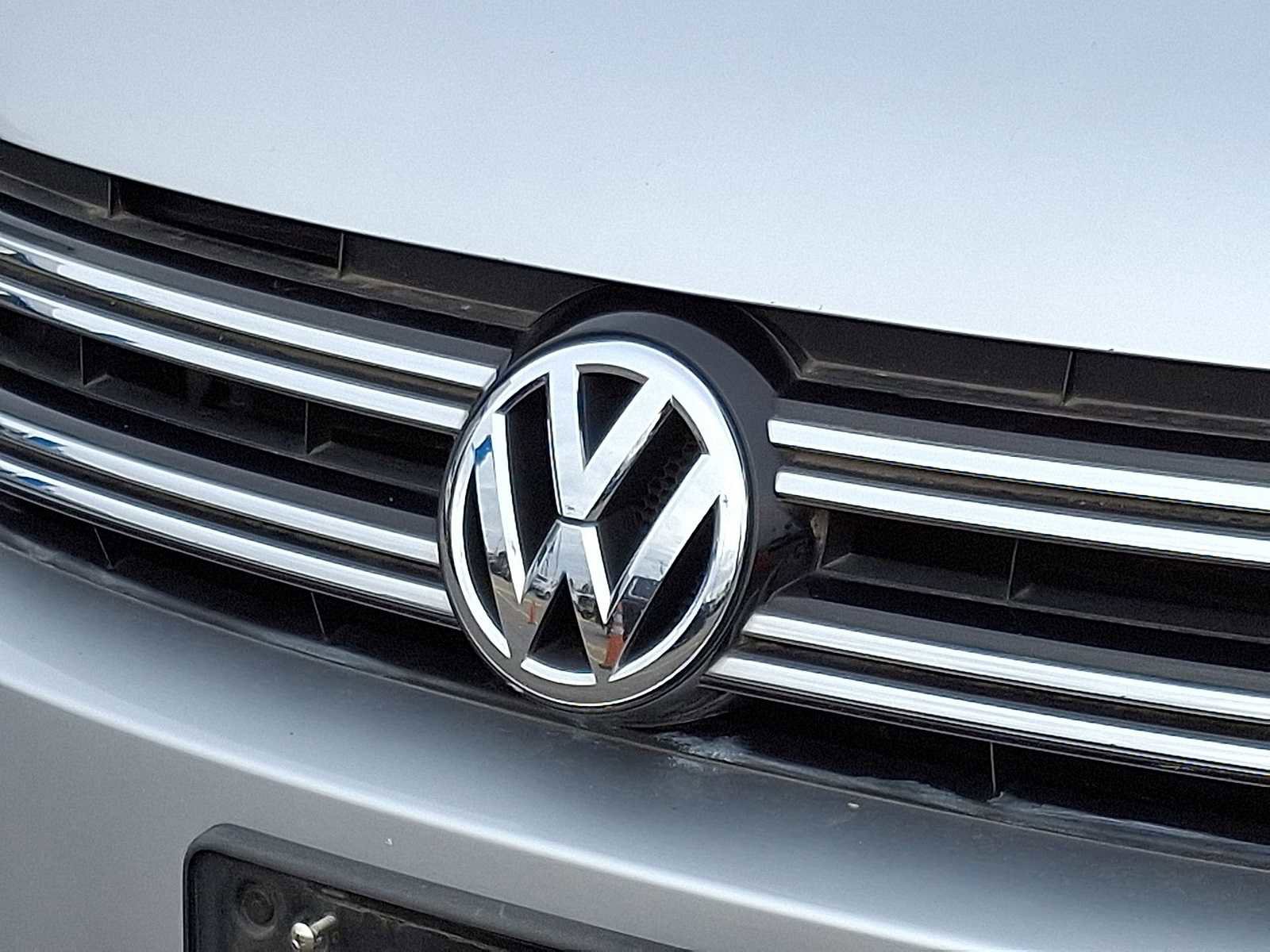 Used 2016 Volkswagen Tiguan SE image 37