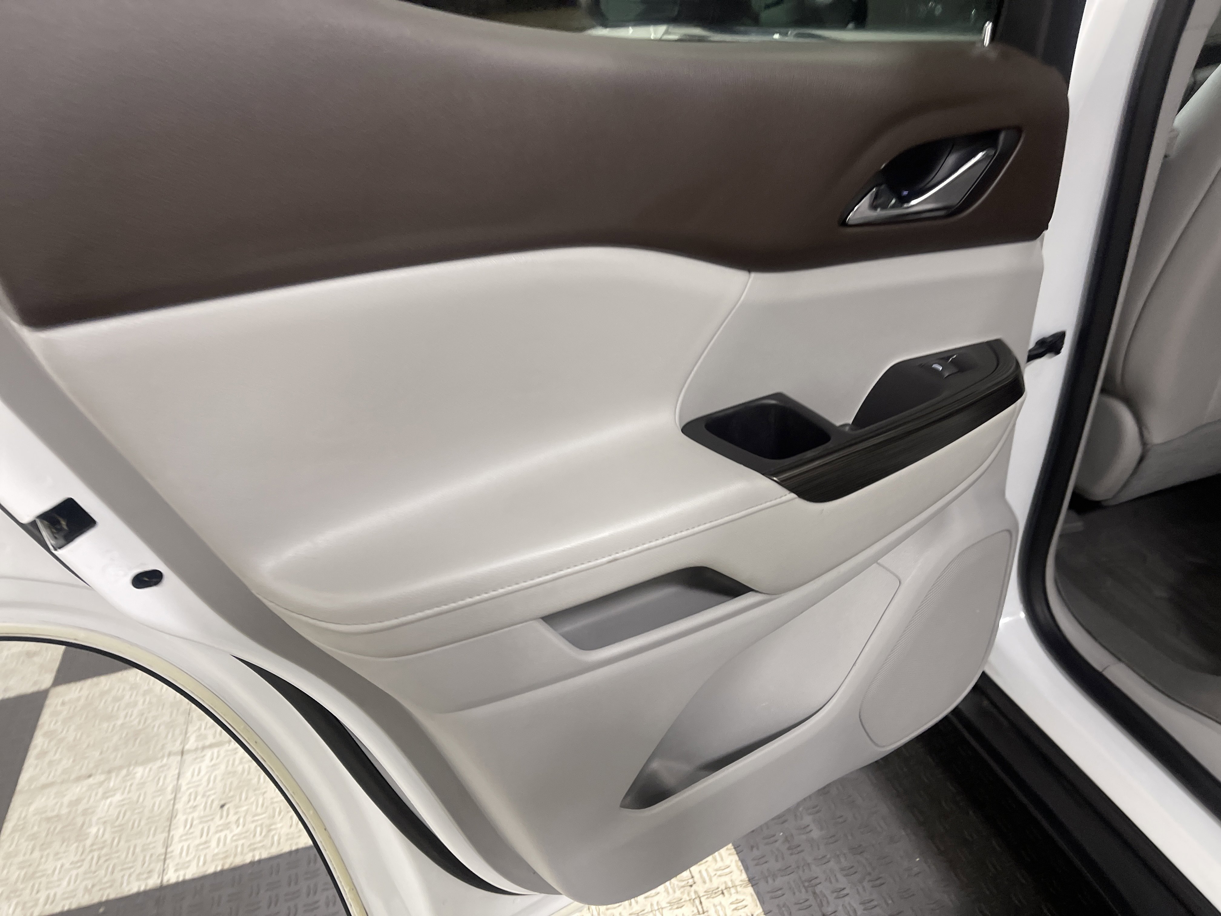 Used 2020 GMC Acadia SLT w/ LPO, Floor Liner Package image 15