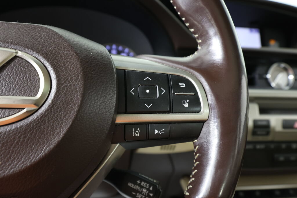 Used 2016 Lexus ES 300h w/ Luxury Package w/Wood Trim FWD image 34