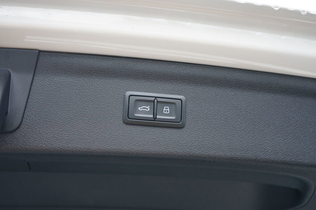 Used 2018 Audi Q3 2.0T Premium Plus w/ Premium Plus Package image 28