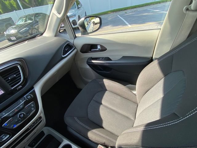 Used 2023 Chrysler Voyager LX FWD image 28